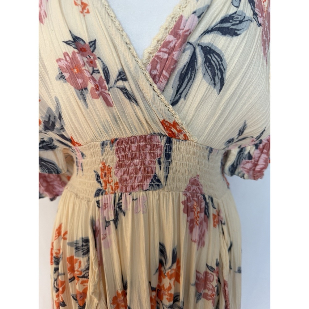 Angie Mini Floral Sun Dress Size L V-Neck Flutter Sleeve Ruffle Crochet Flowy - Picture 4 of 9